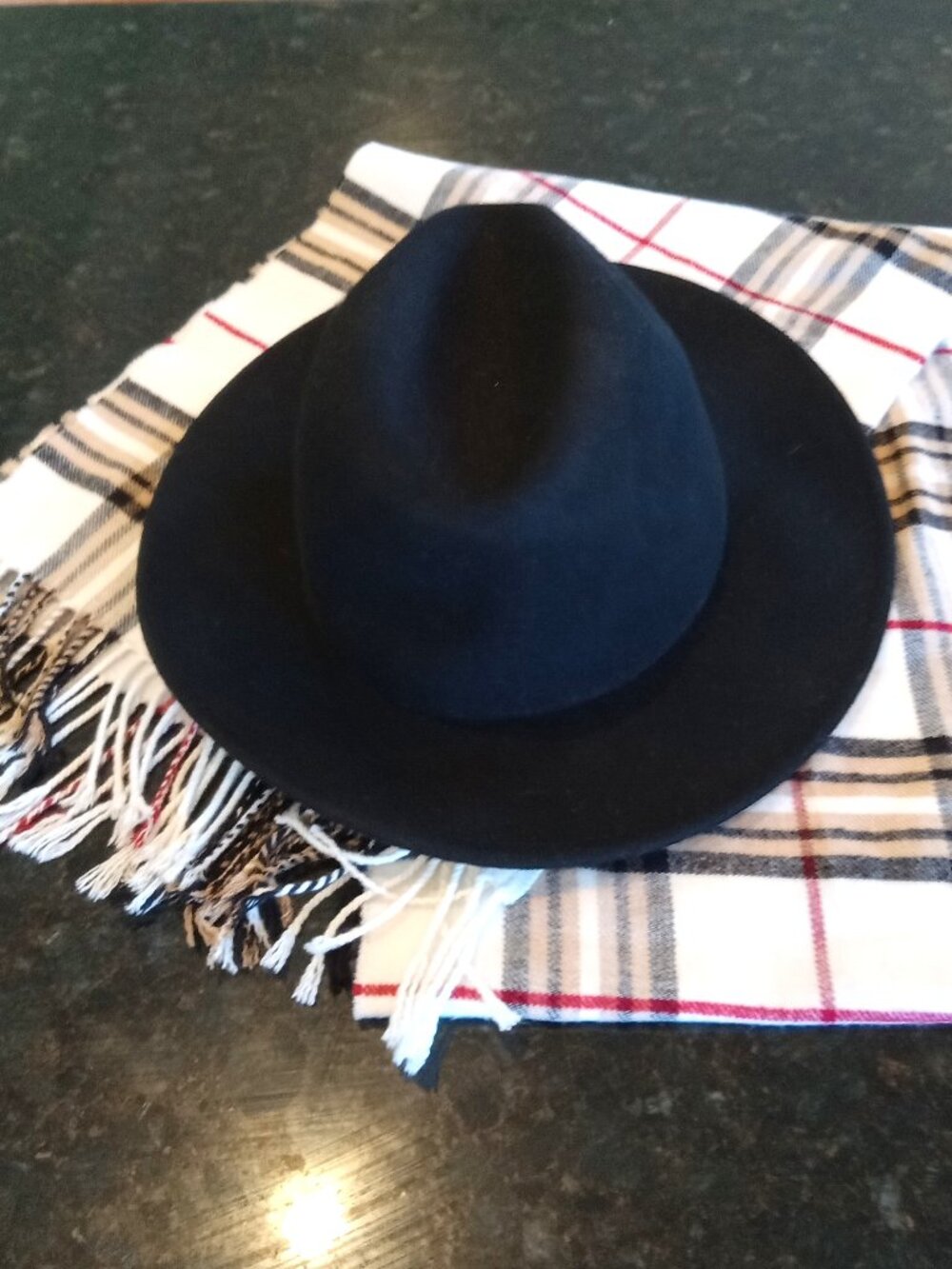 Like new! 100% Wool Black Unisex Fedora